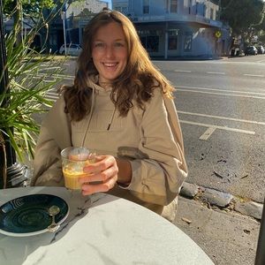 Meet your Posher, Frances